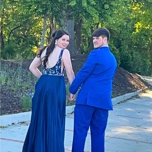 Selling this beautiful prom dress.